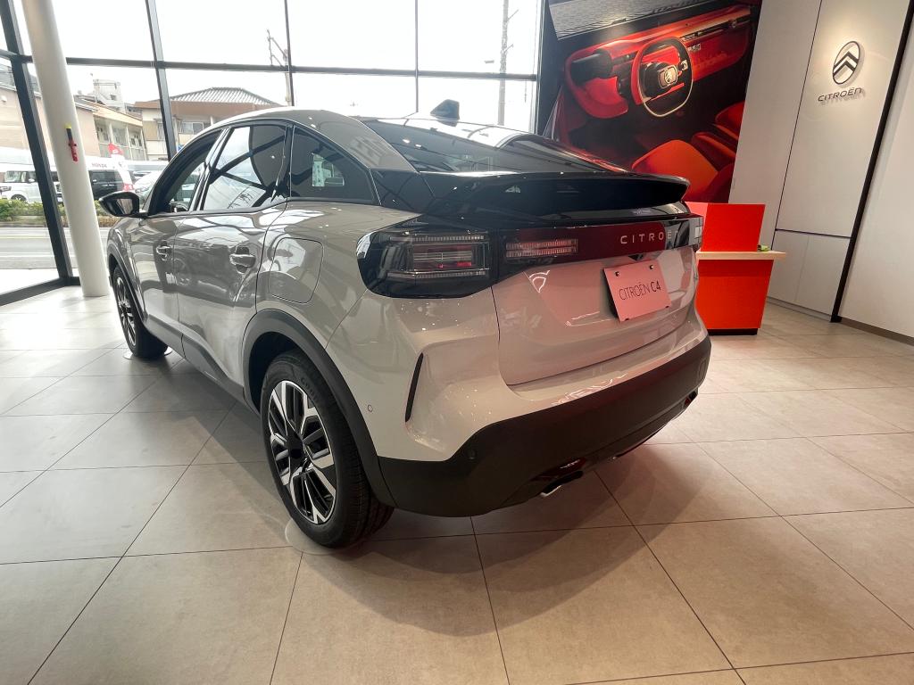 NEW CITROËN C4 HYBRID　DEBUT