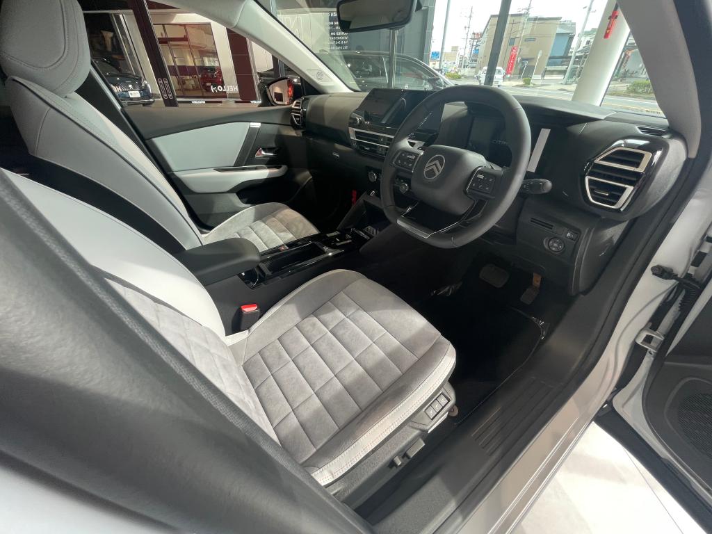 NEW CITROËN C4 HYBRID　DEBUT