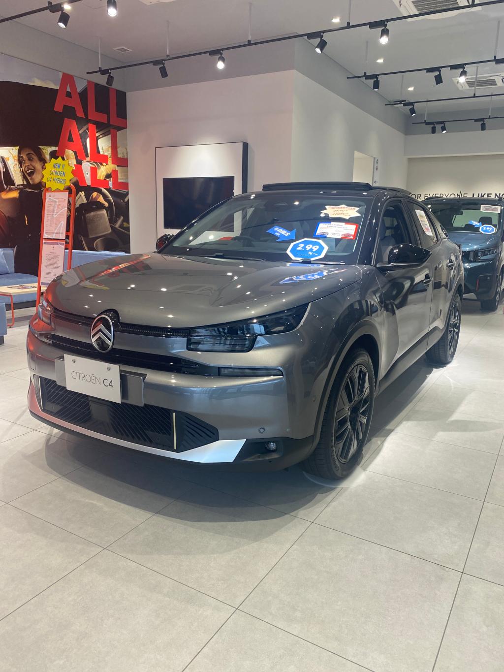 C4 MAX HYBRID EDITION Lumiere 展示中