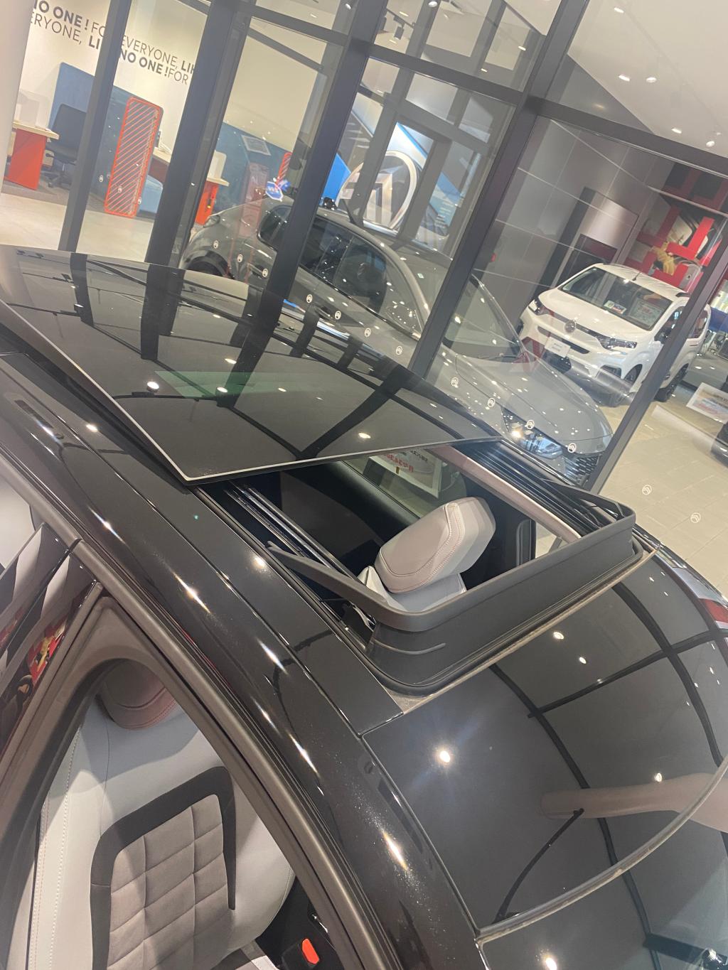 C4 MAX HYBRID EDITION Lumiere 展示中